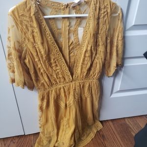 Yellow/gold womens rompe4
